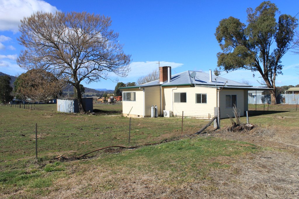 23 Bell Street TUMBARUMBA 20