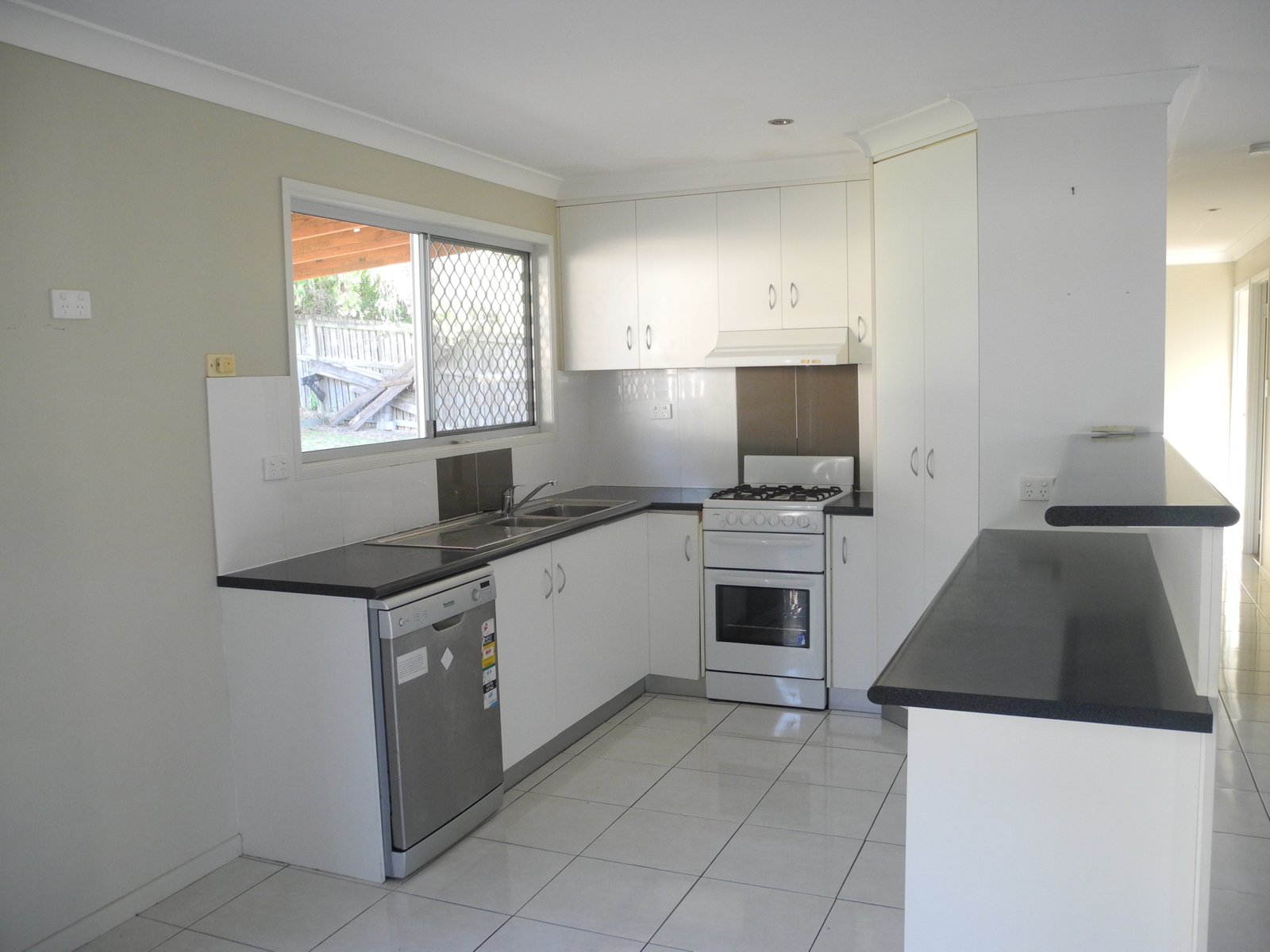 23 Beltana Drive BOYNE ISLAND 2