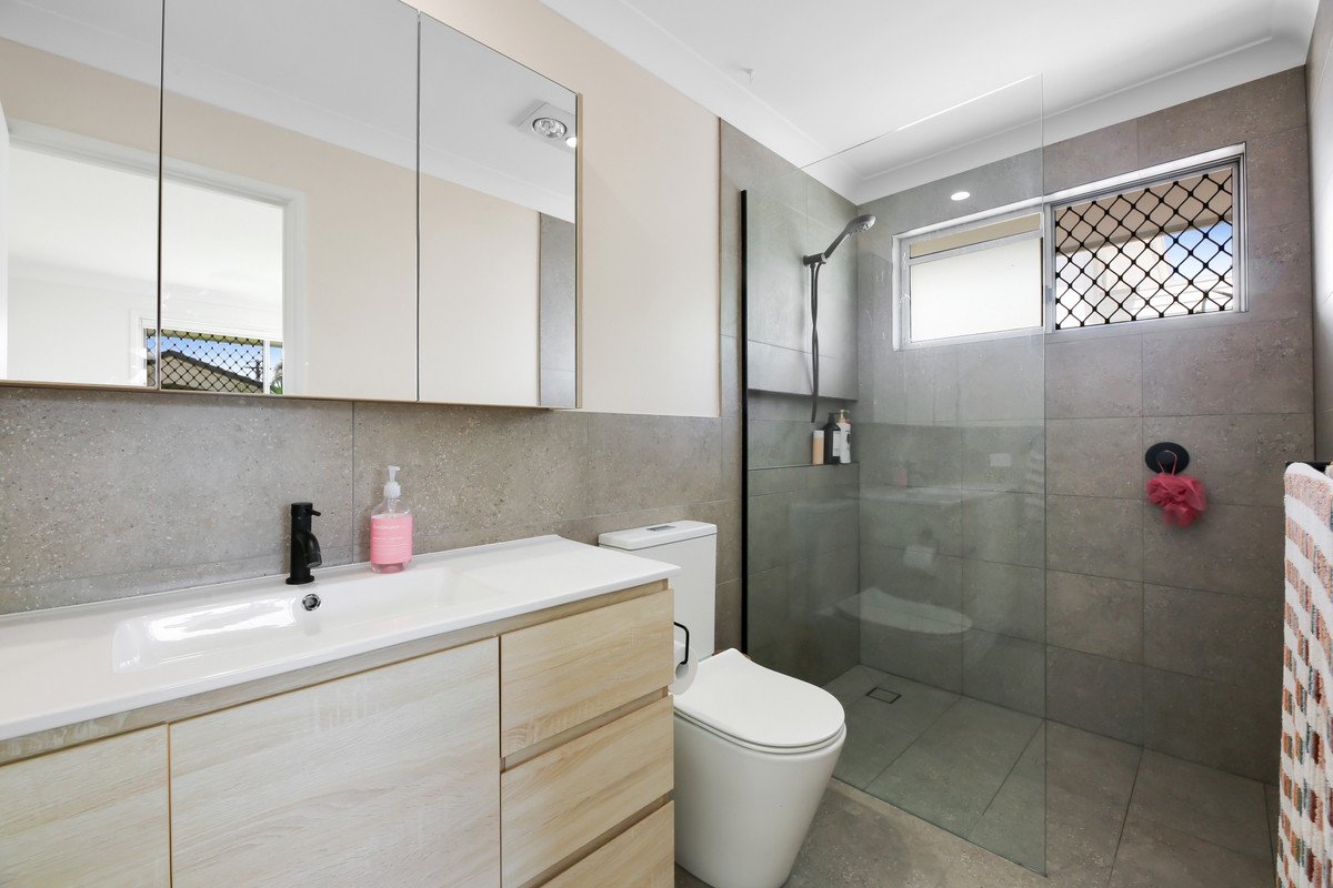 23 Birigun Street Mermaid Waters 11