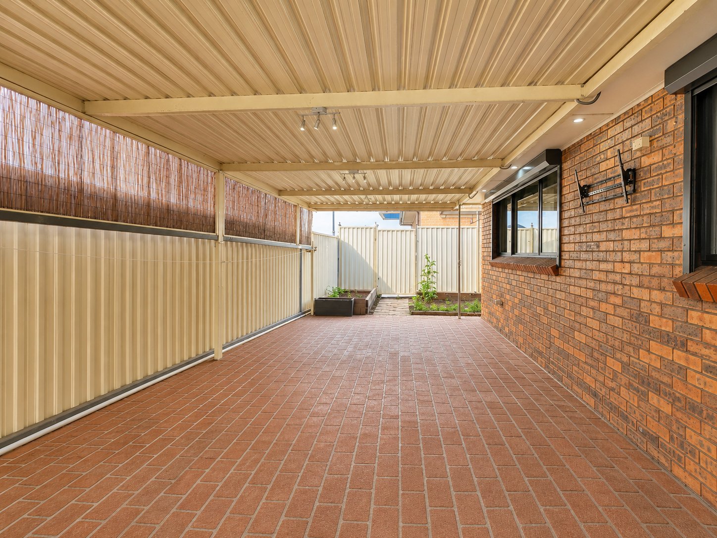 23 Brisbane Ave  LURNEA 11