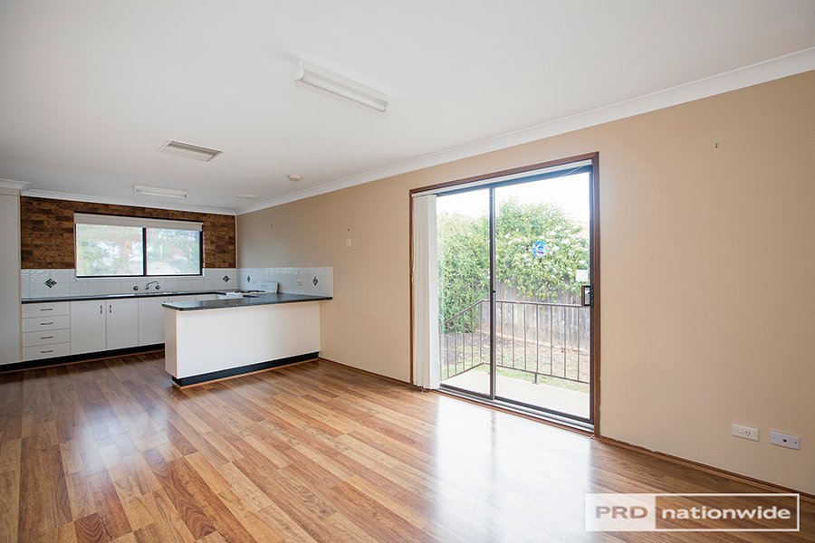 23 Brolga Way TAMWORTH 4