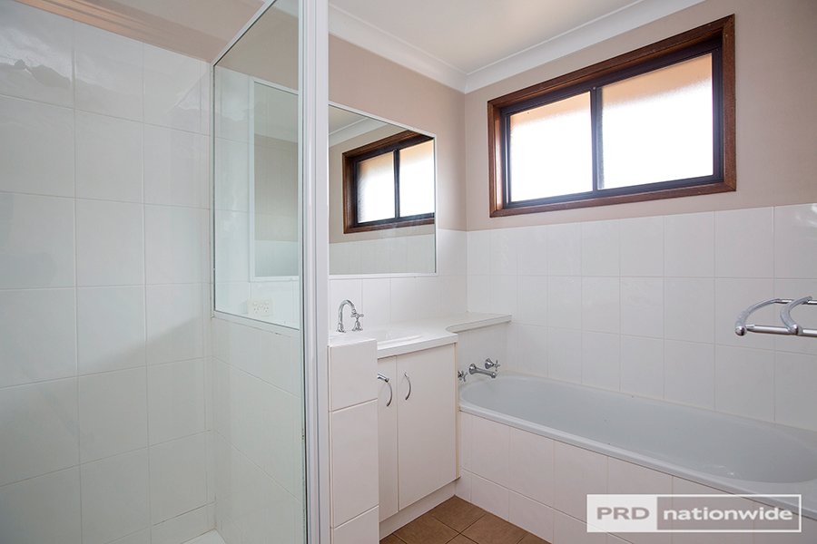 23 Brolga Way TAMWORTH 9