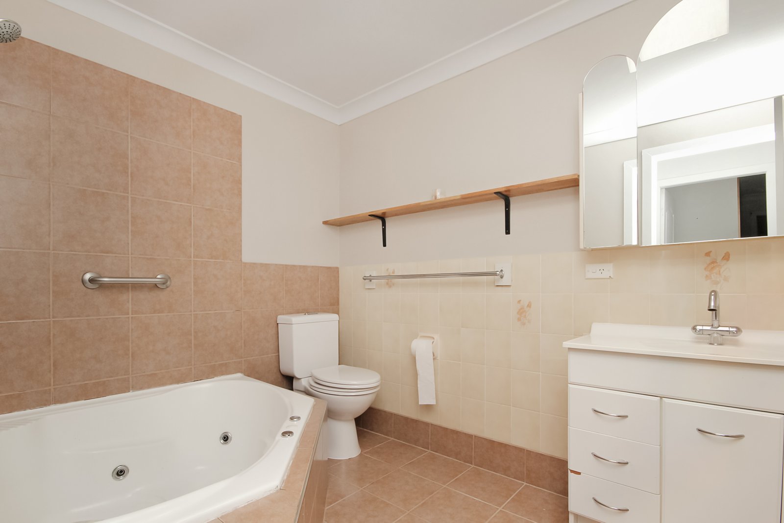 23 Caringal Drive MIDDLE BROTHER 7