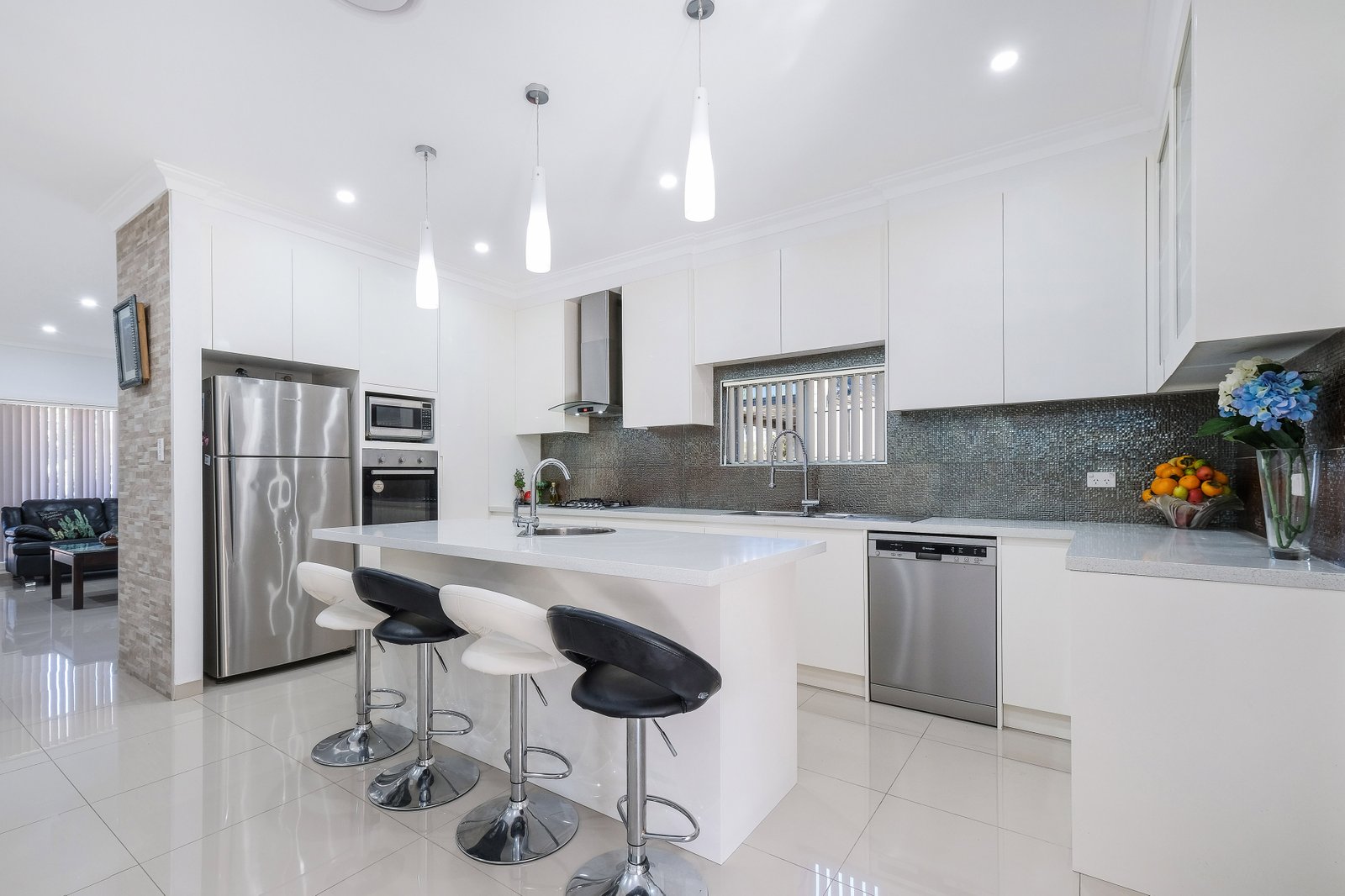 23 Coolaroo Crescent LURNEA 5