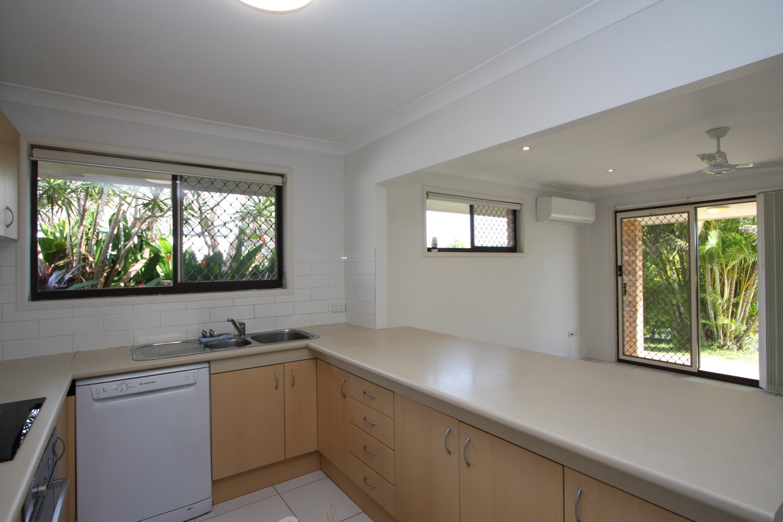 2/3 Corunna Crescent ASHMORE 8