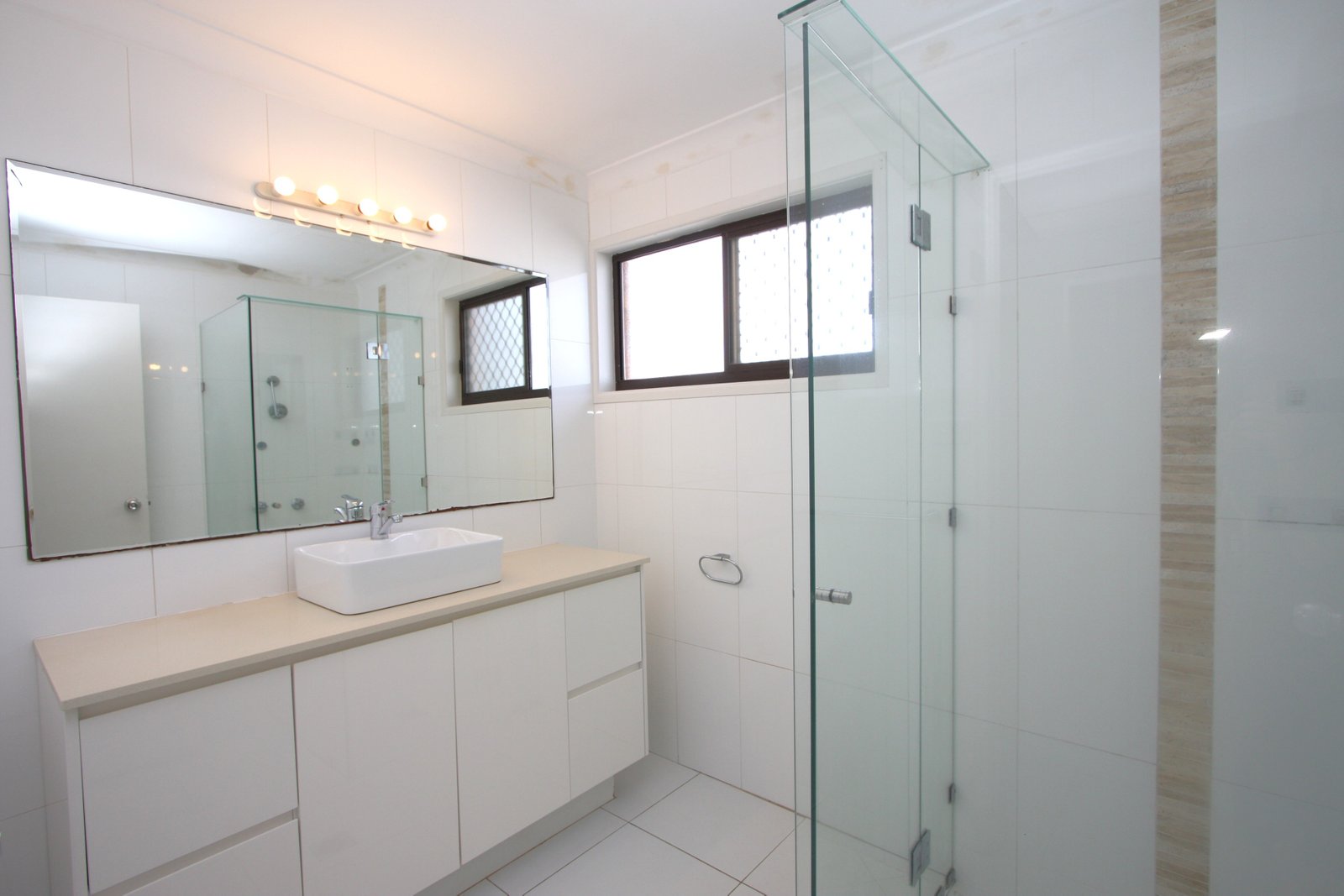 2/3 Corunna Crescent ASHMORE 11