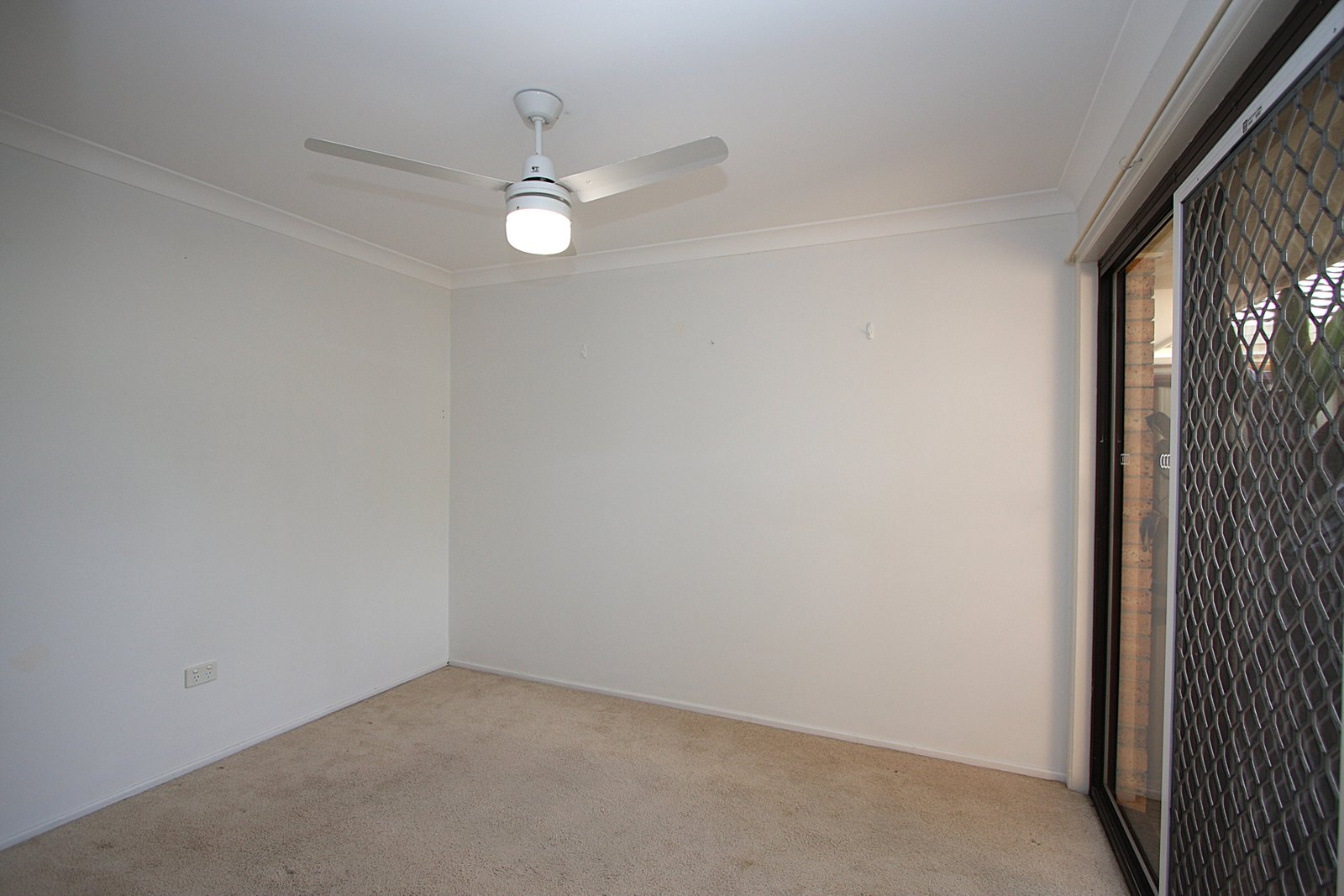 2/3 Corunna Crescent ASHMORE 12