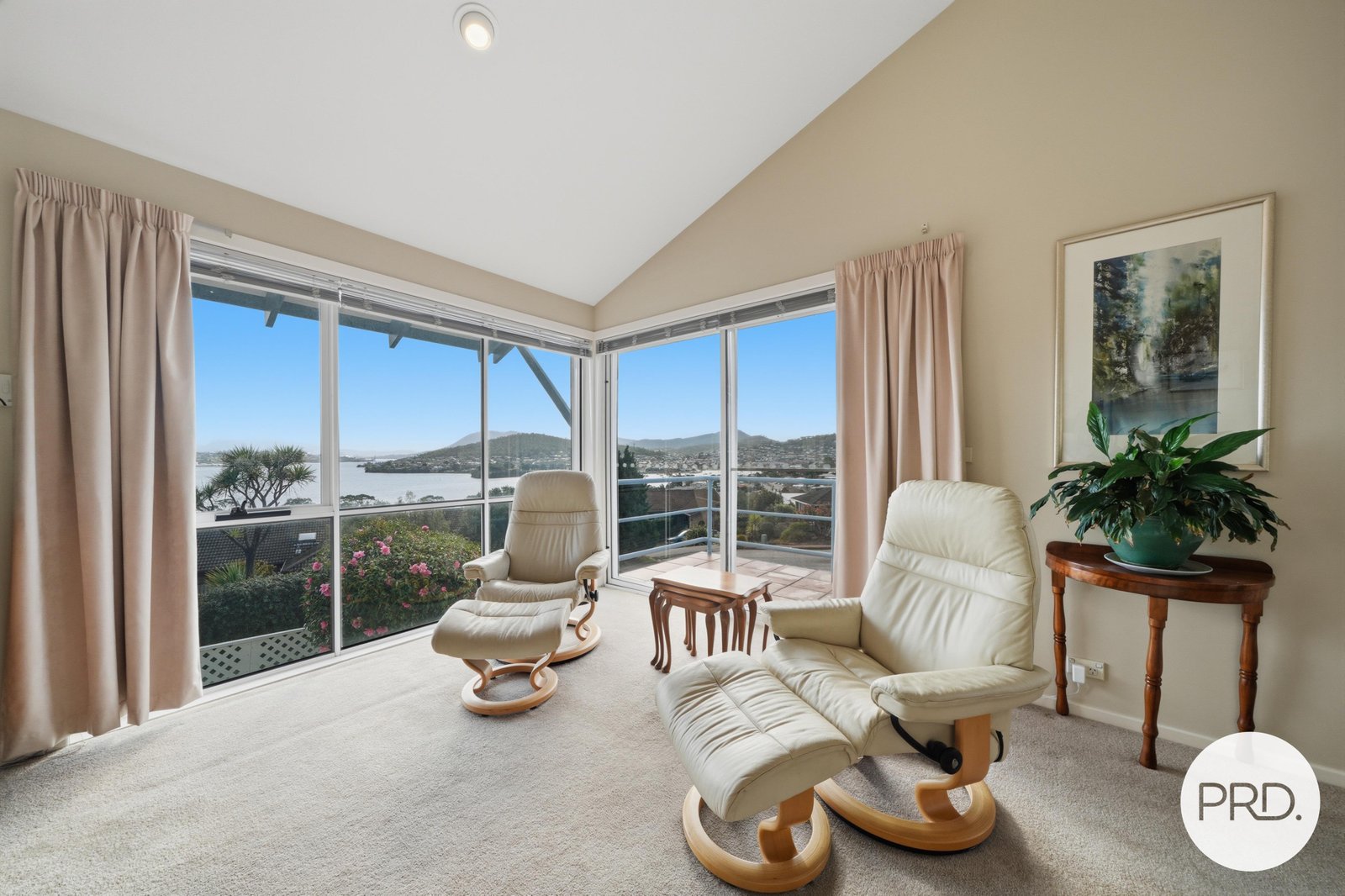 2/3 Cyrus Court ROSE BAY 2