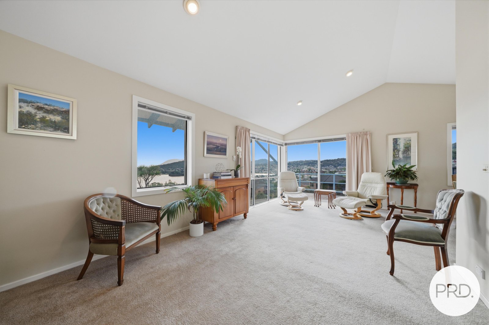 2/3 Cyrus Court ROSE BAY 3