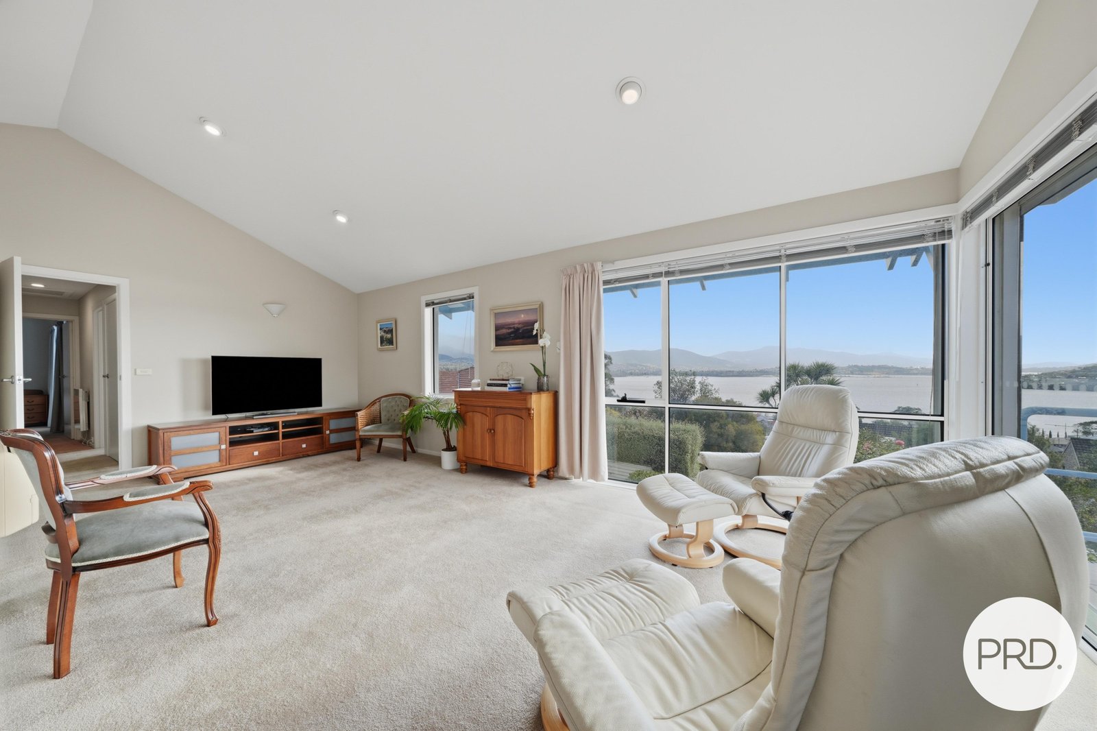 2/3 Cyrus Court ROSE BAY 4