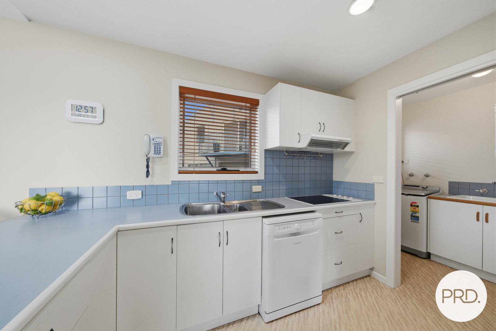 2/3 Cyrus Court ROSE BAY 7