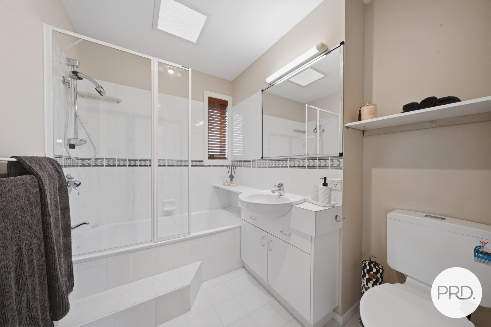 2/3 Cyrus Court ROSE BAY 11
