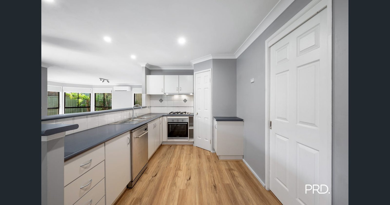 23 Dara Cres  Glenmore Park 13