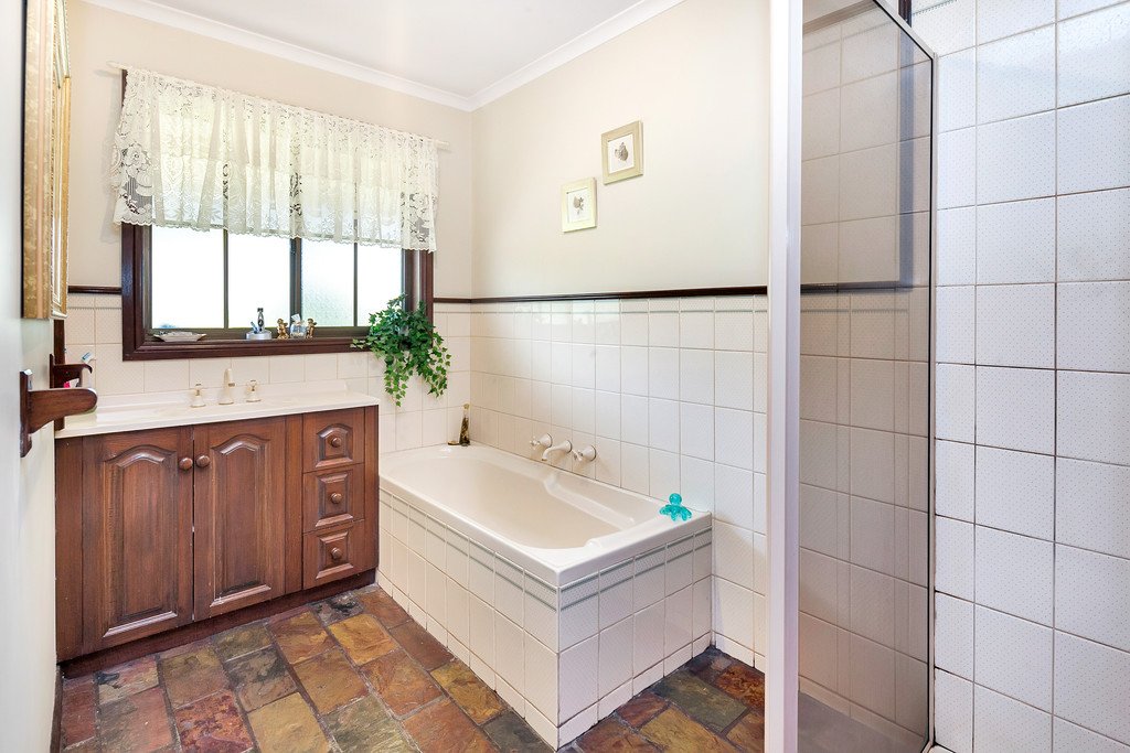 23 Deborah Court HADDON 9
