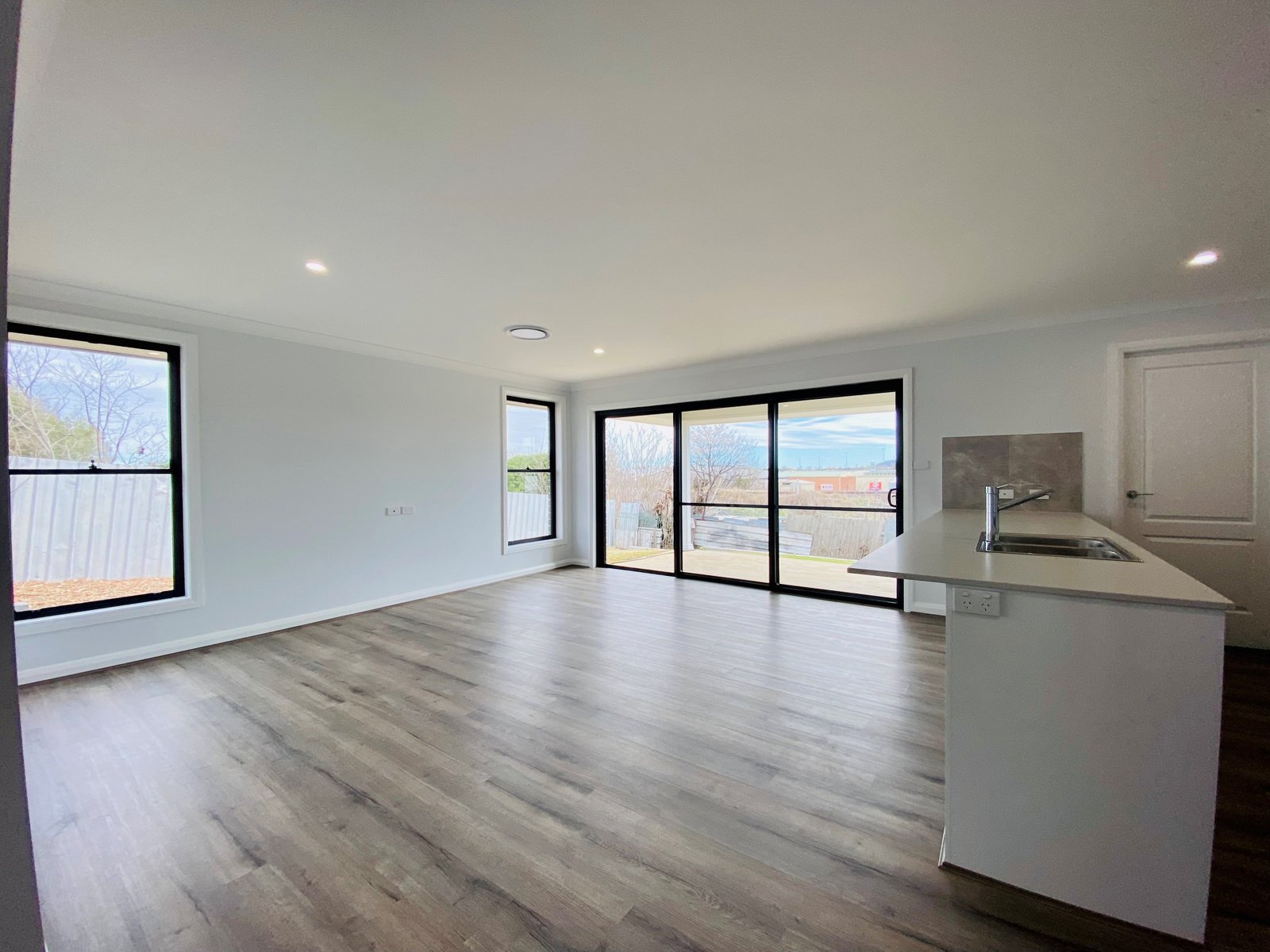 2/3 Denne Street TAMWORTH 4