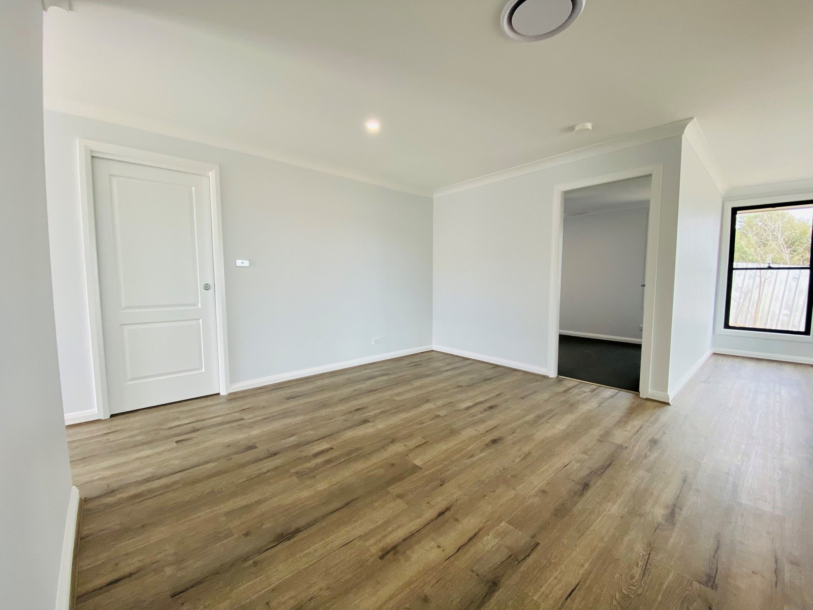 2/3 Denne Street TAMWORTH 5