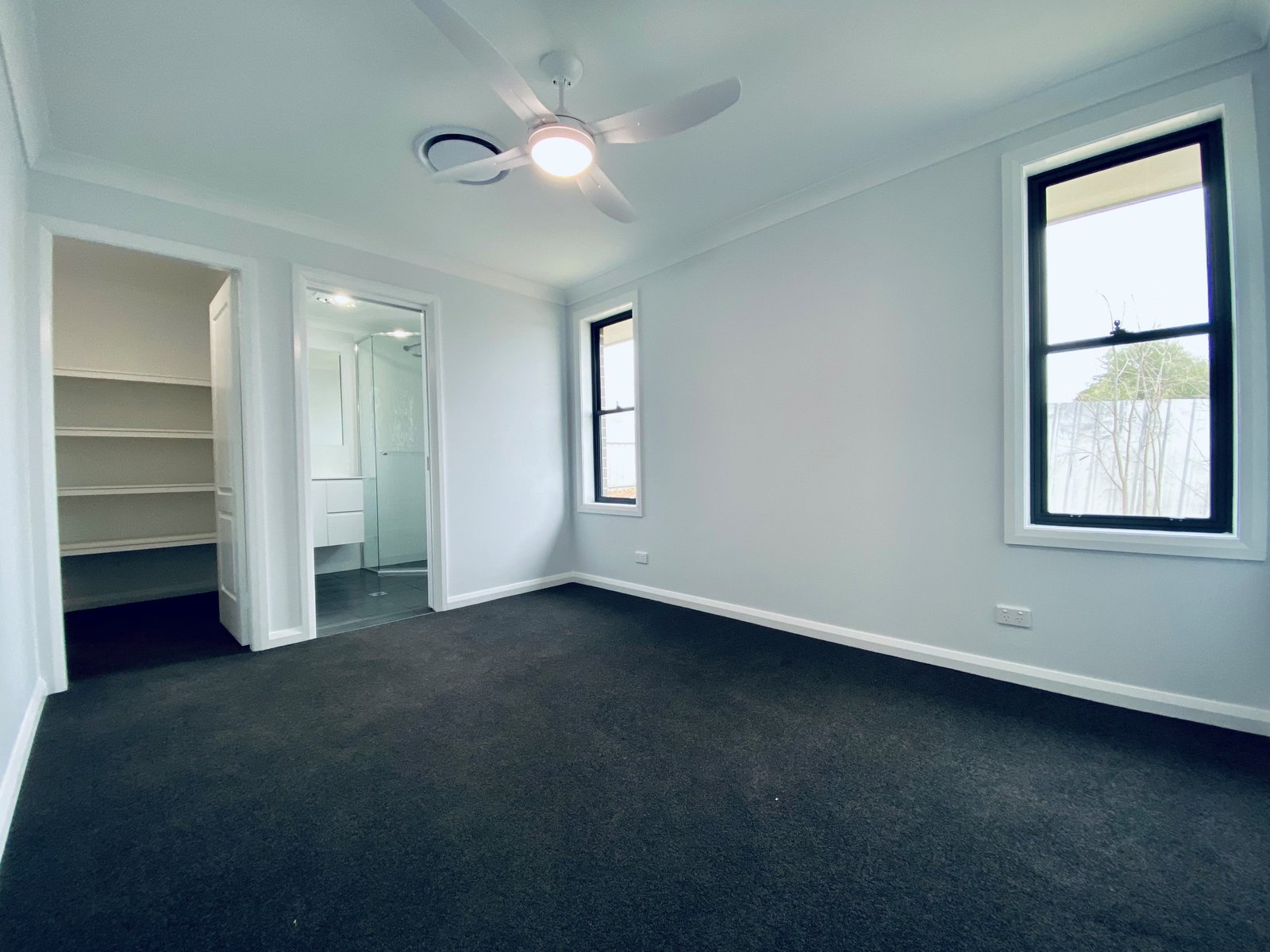 2/3 Denne Street TAMWORTH 6