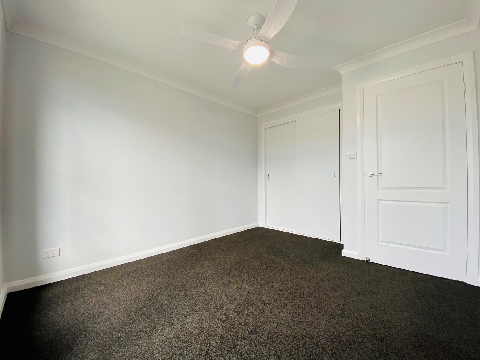 2/3 Denne Street TAMWORTH 9