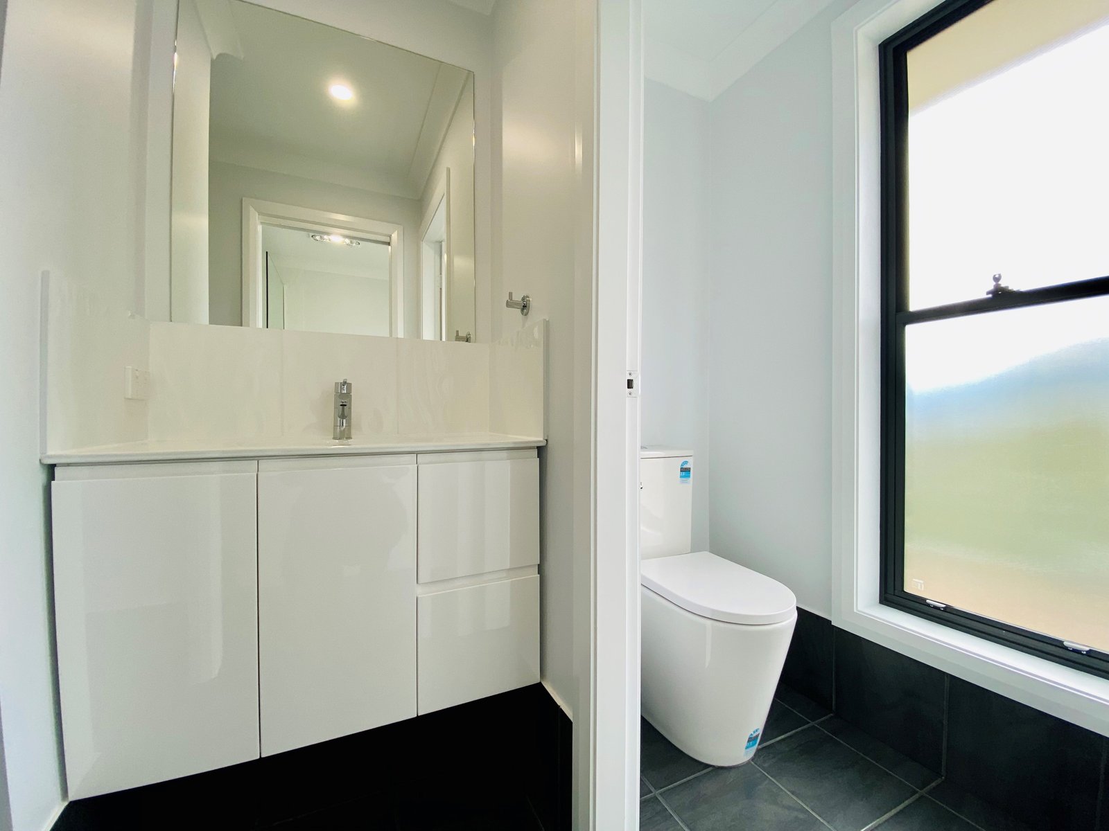 2/3 Denne Street TAMWORTH 12