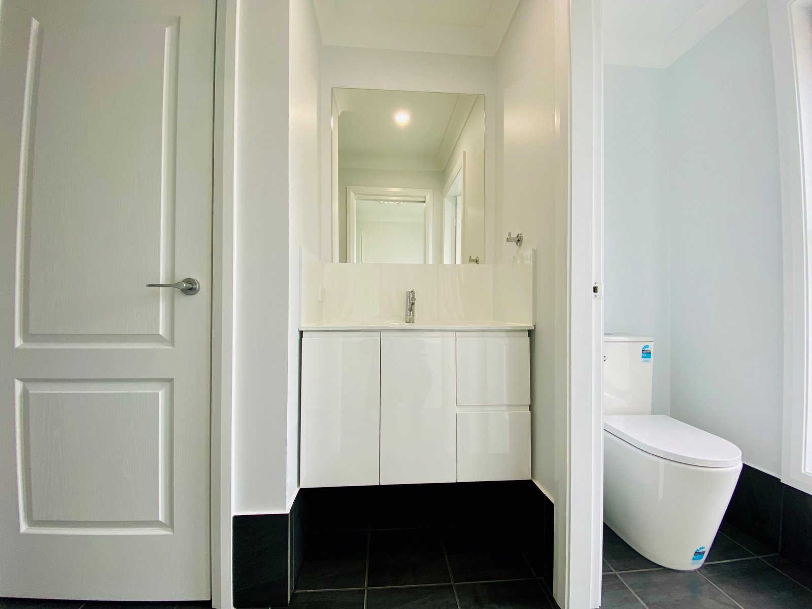 2/3 Denne Street TAMWORTH 13