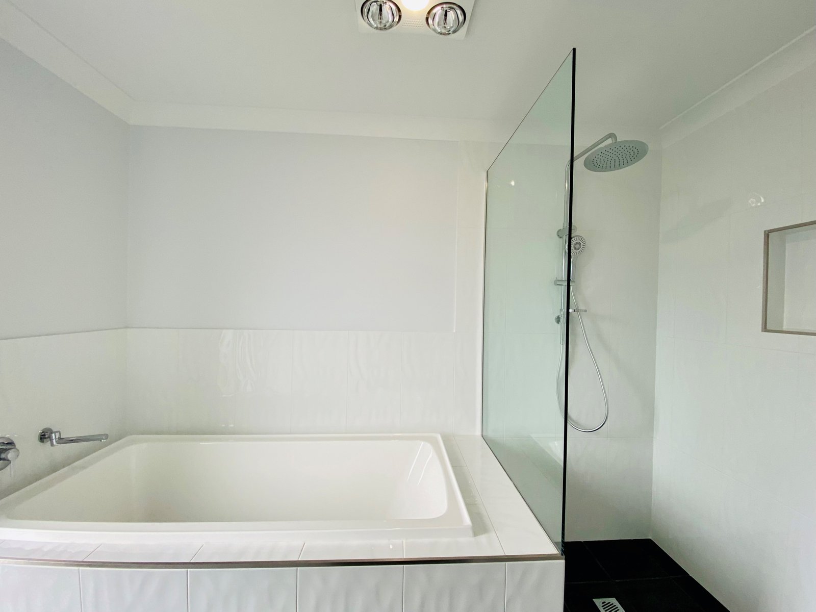 2/3 Denne Street TAMWORTH 9