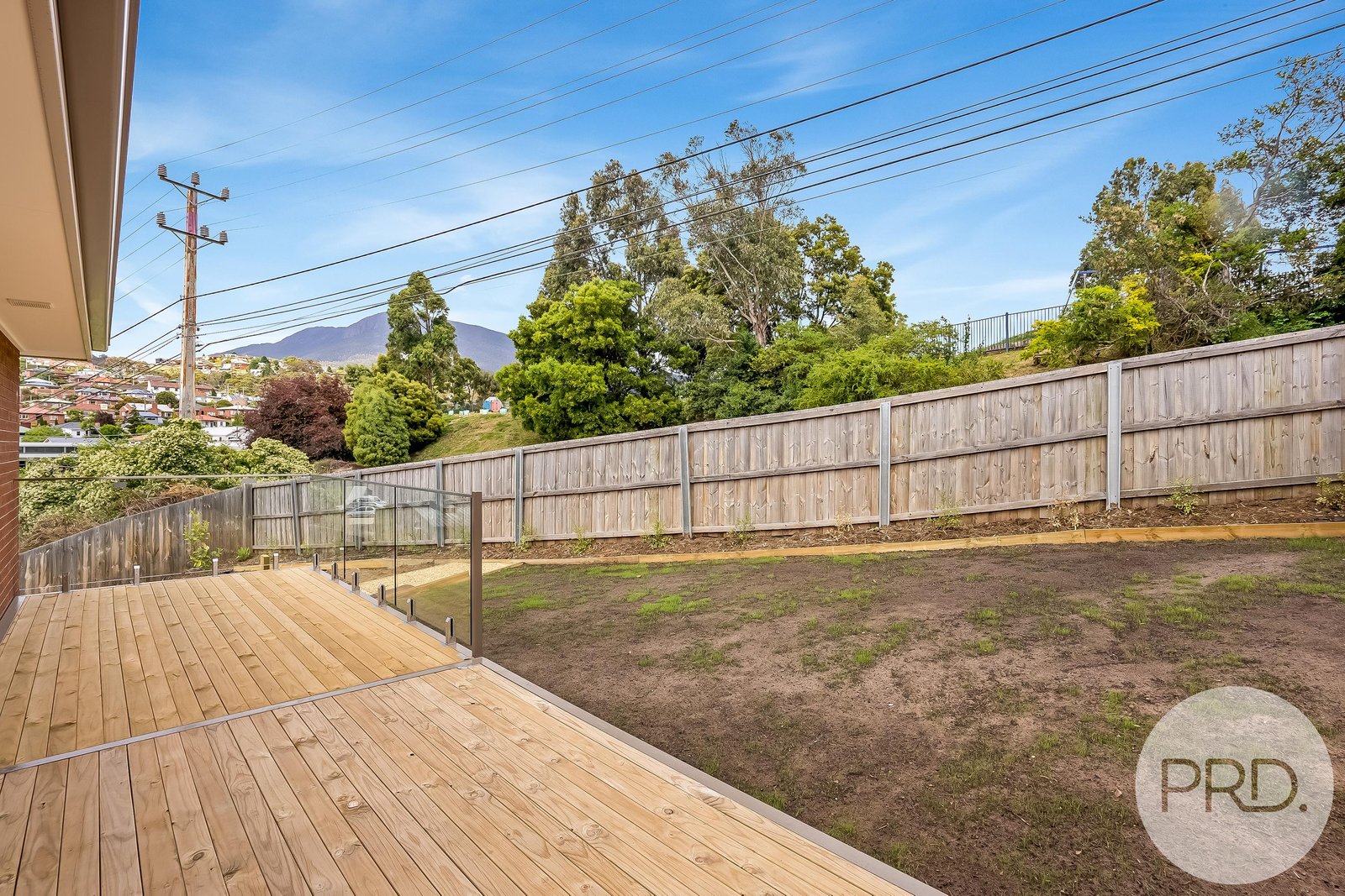 2/3 Denning Close NEW TOWN 9