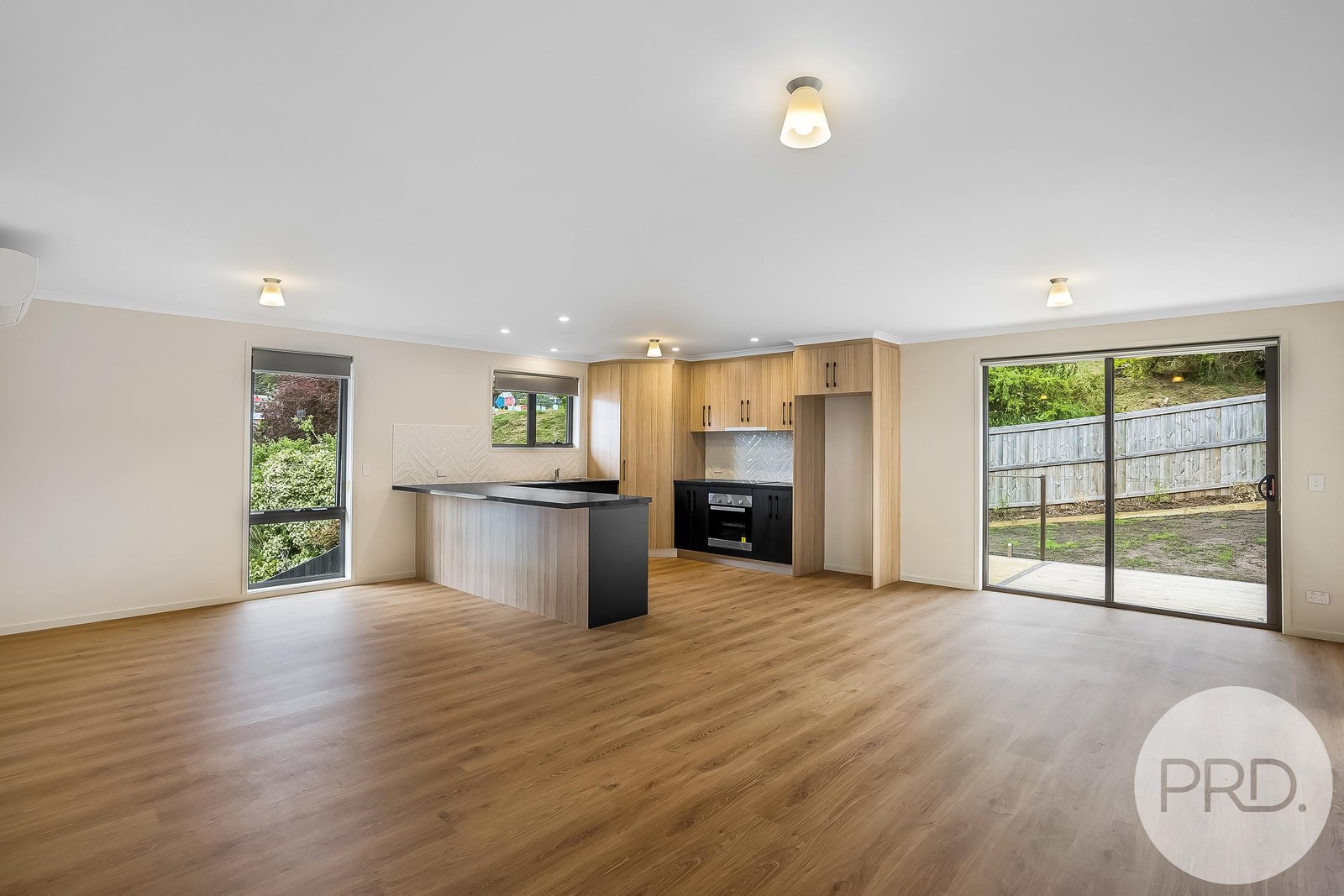 2/3 Denning Close NEW TOWN 2