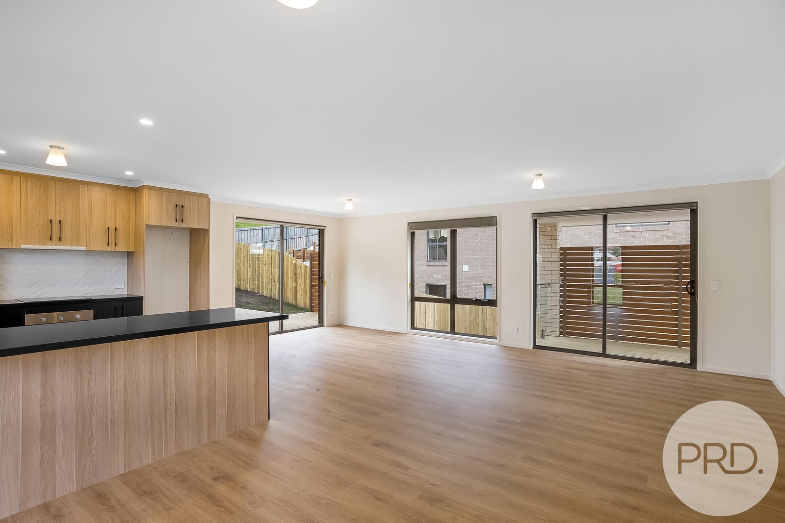 2/3 Denning Close NEW TOWN 3
