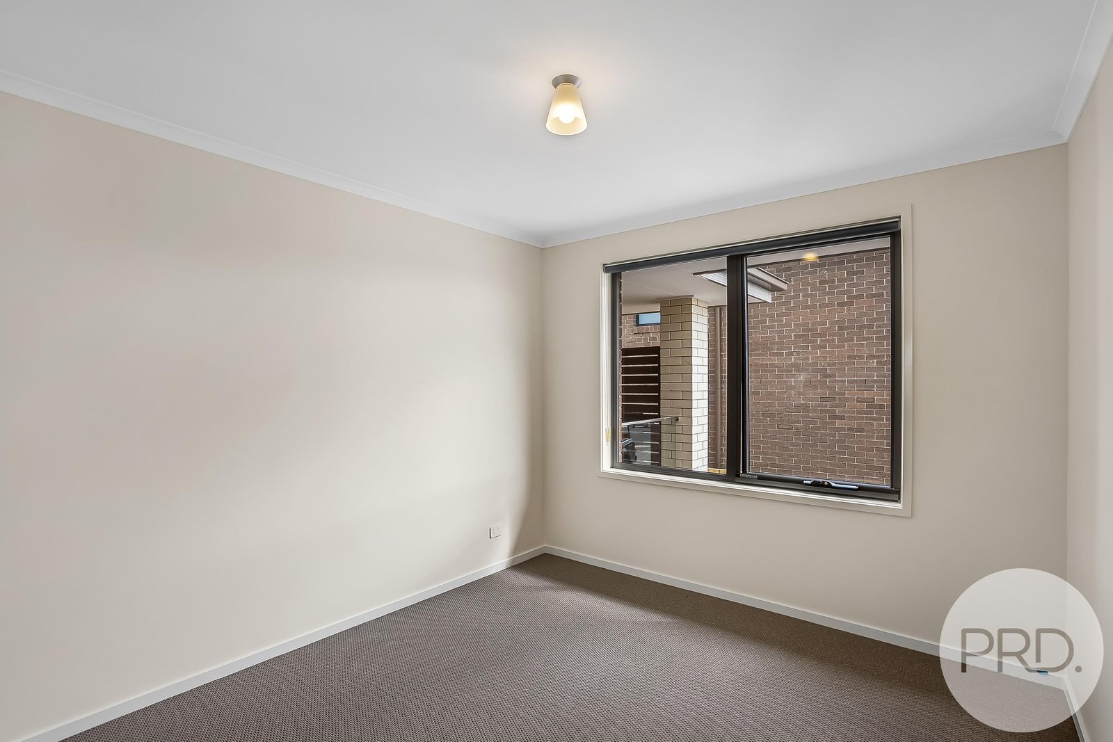 2/3 Denning Close NEW TOWN 5