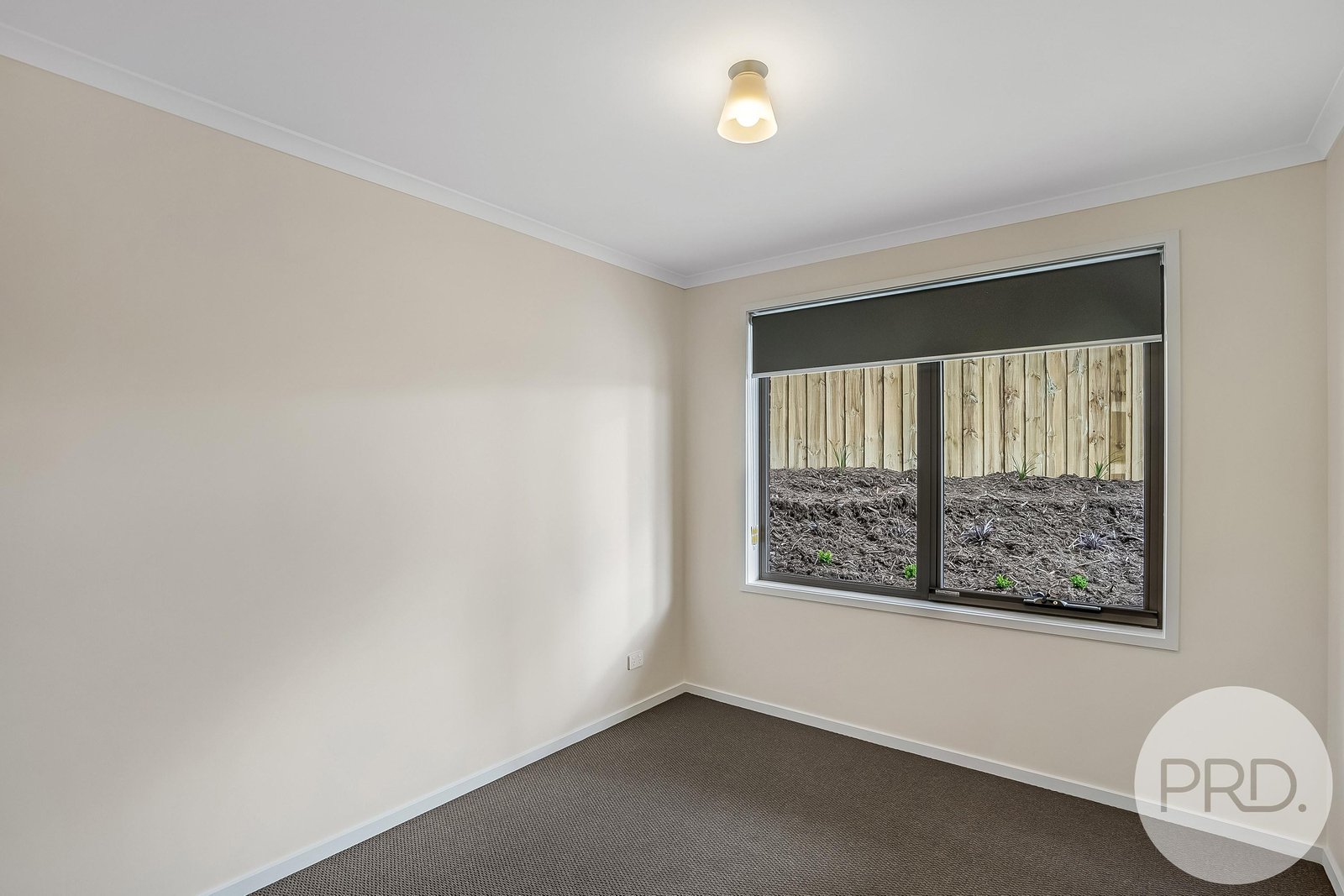 2/3 Denning Close NEW TOWN 7