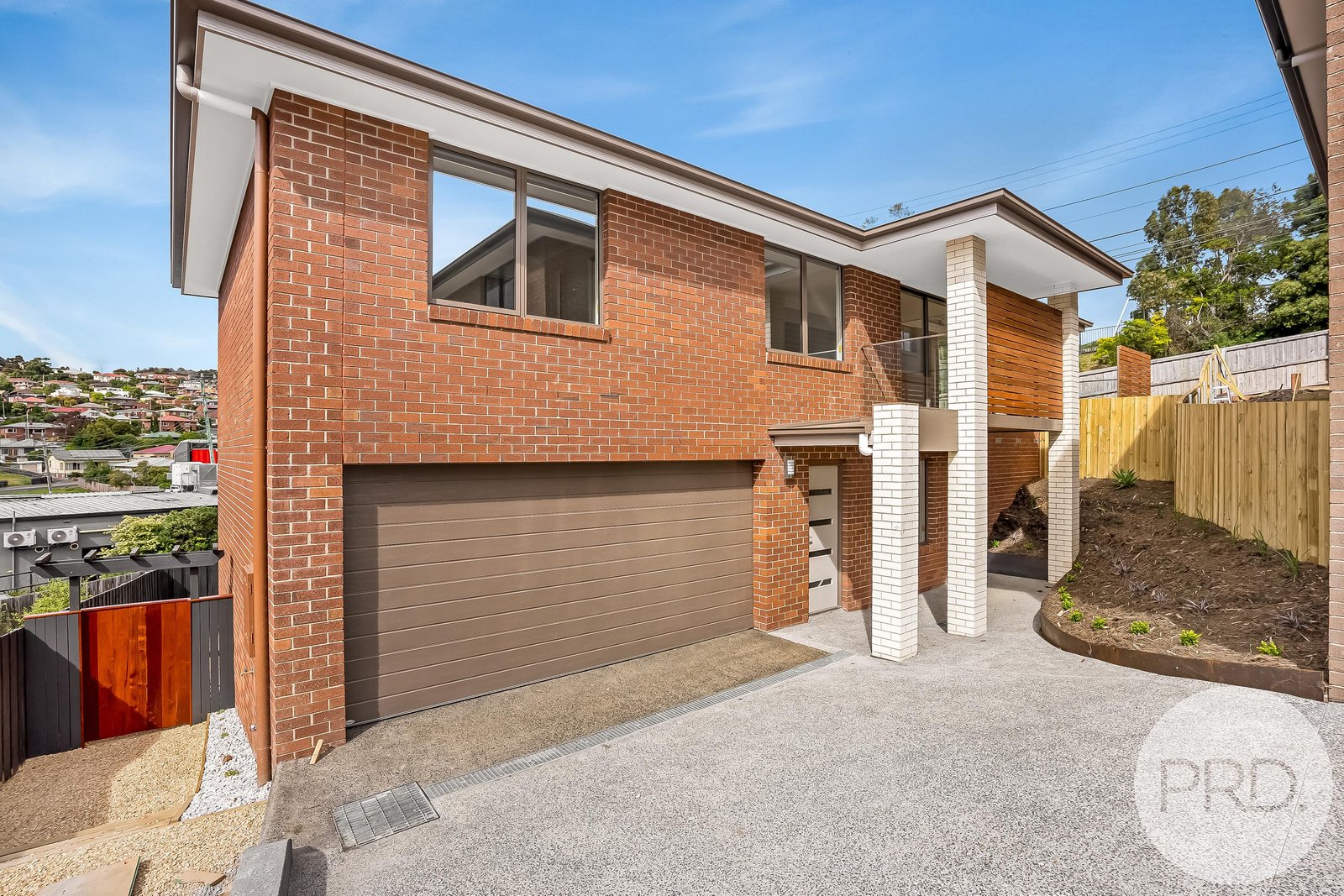 2/3 Denning Close NEW TOWN 10