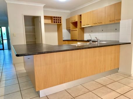 2/3 Dowling Drive SOUTHPORT 4