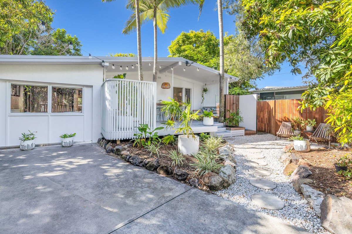 23 Elanora Drive Burleigh Heads 2