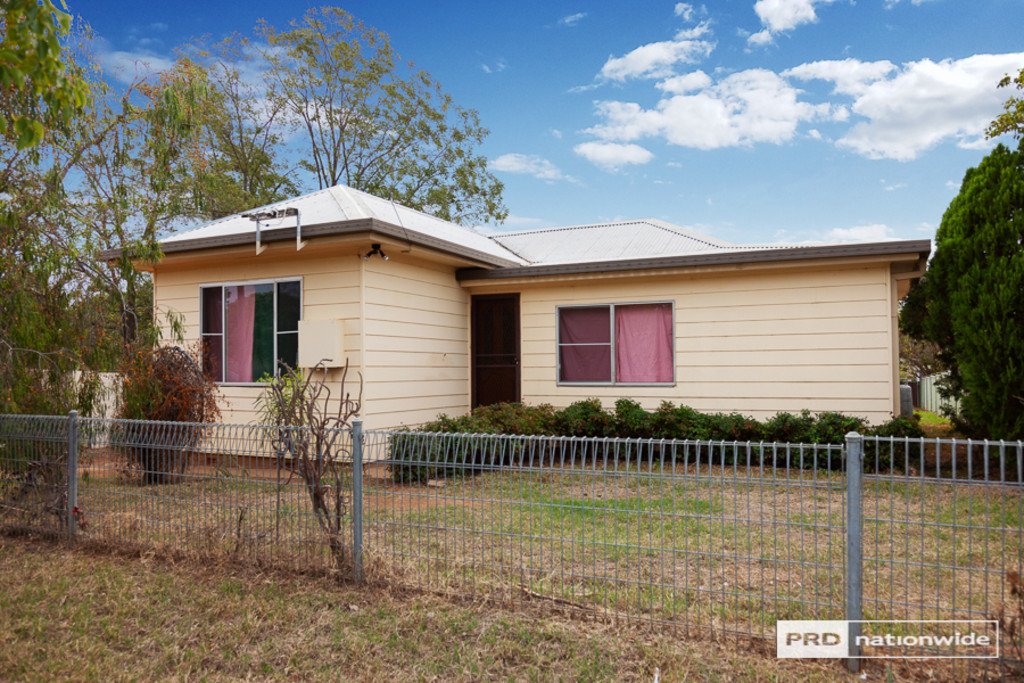 23 Elm Street TAMWORTH 1