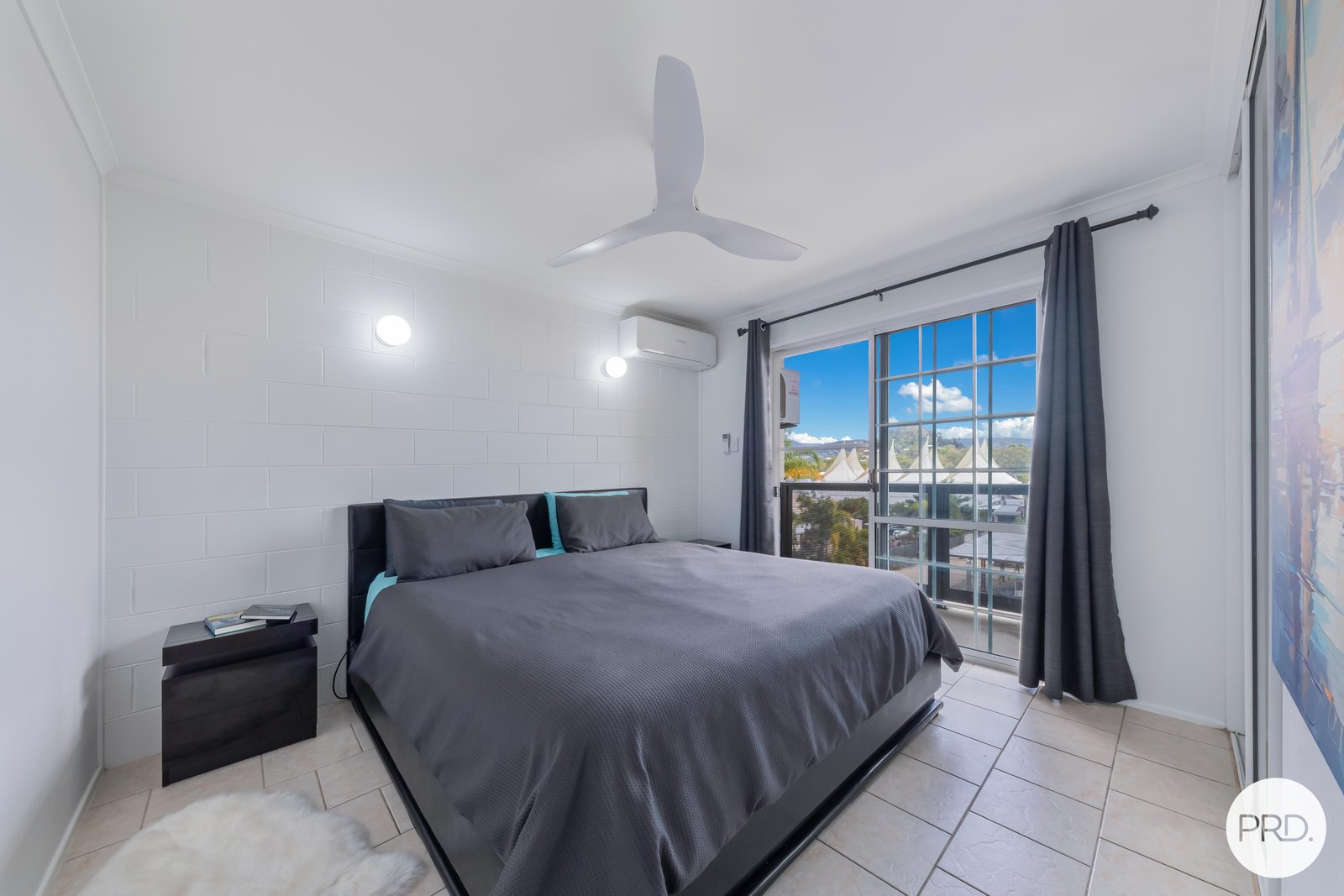 2/3 Eshelby Drive CANNONVALE 4