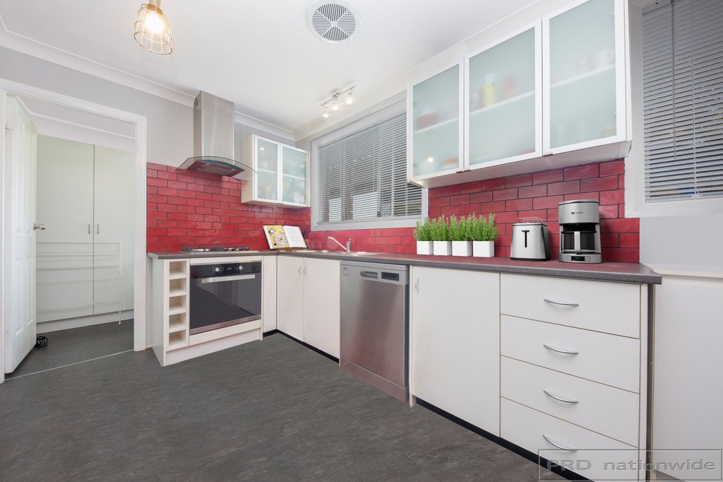 23 Evelyn Crescent THORNTON 9