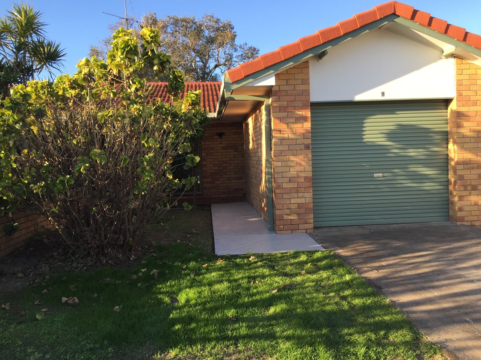 2/3 Falcon Court BURLEIGH WATERS 1