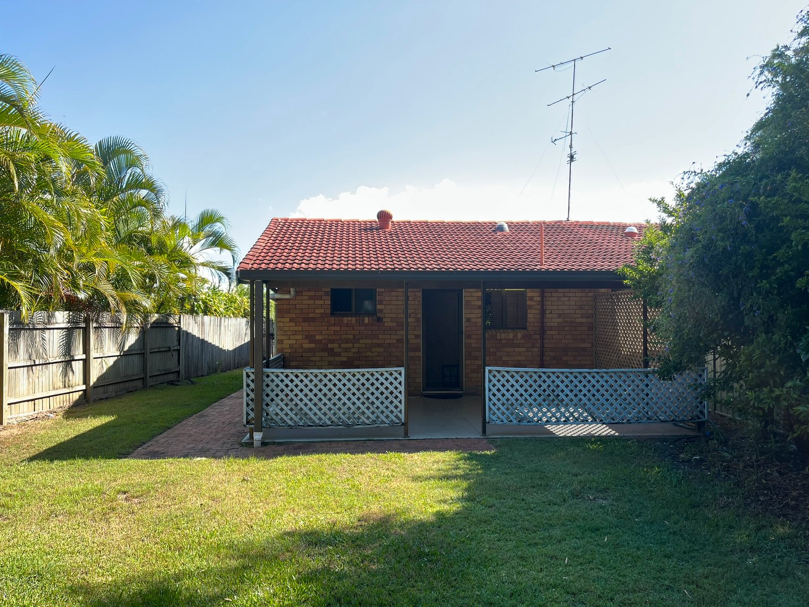 2/3 Falcon Court BURLEIGH WATERS 2