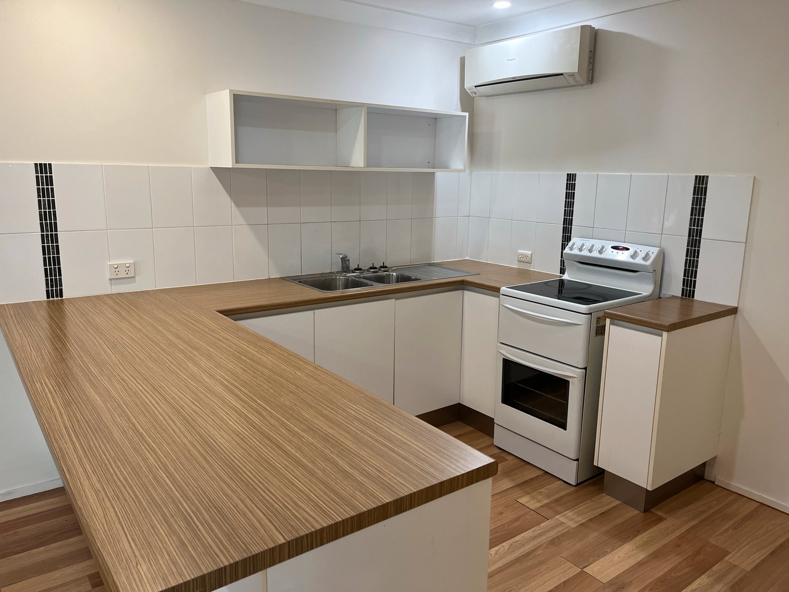 2/3 Falcon Court BURLEIGH WATERS 3
