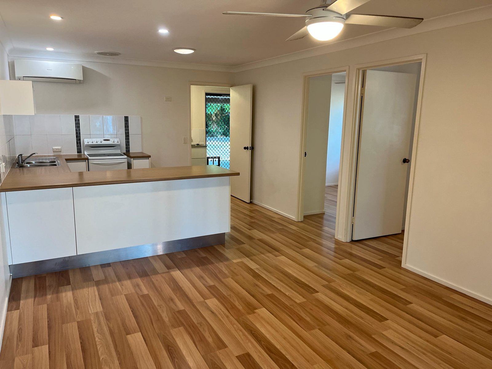 2/3 Falcon Court BURLEIGH WATERS 4
