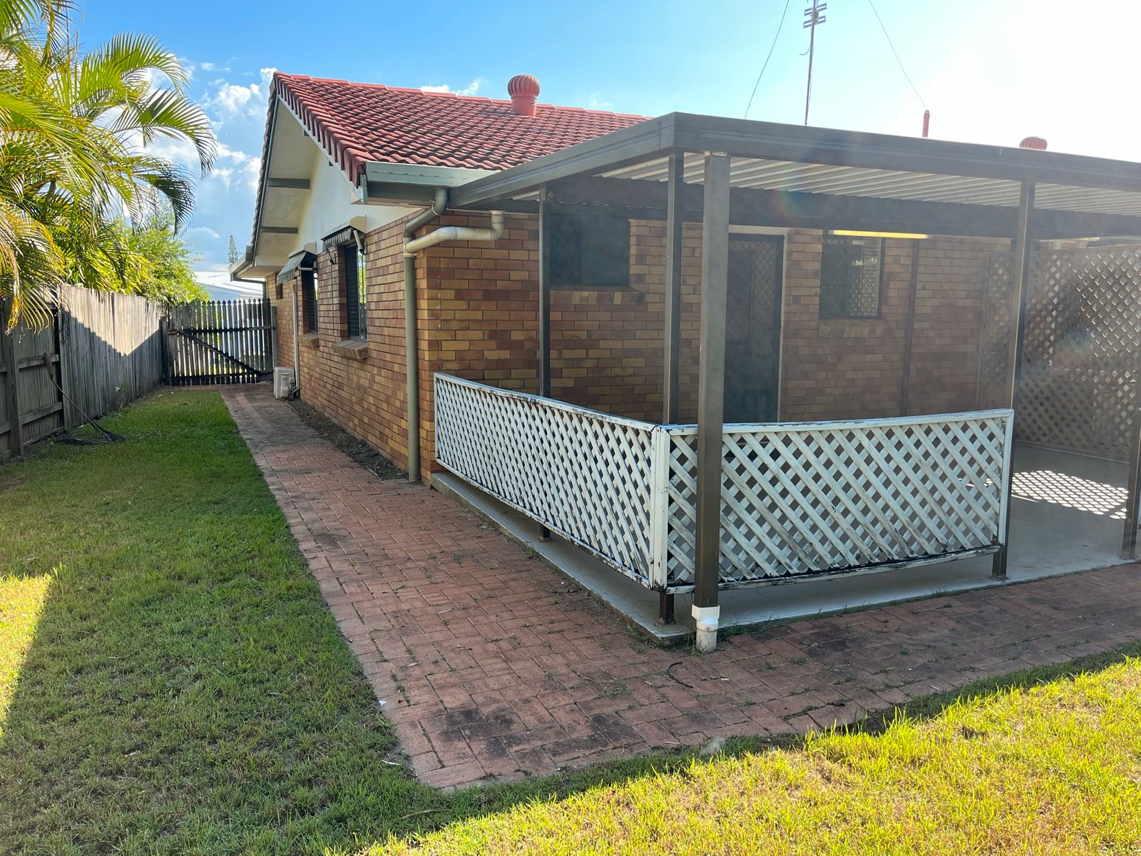 2/3 Falcon Court BURLEIGH WATERS 8