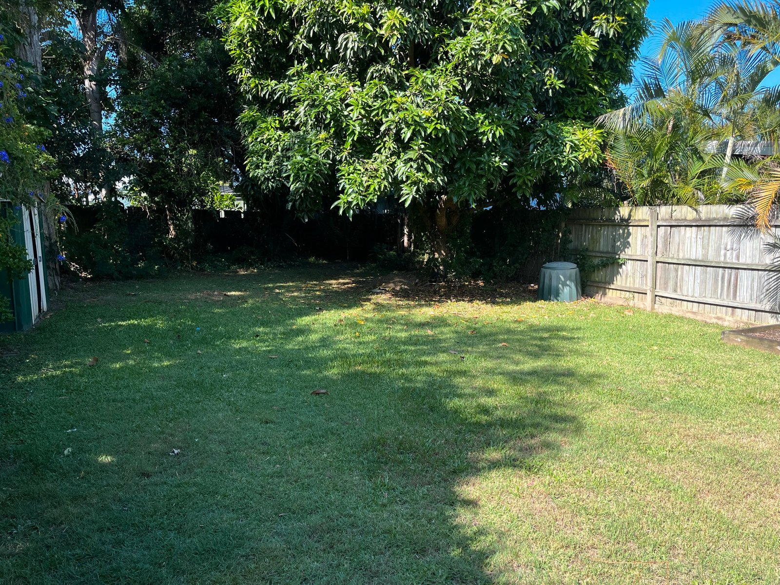 2/3 Falcon Court BURLEIGH WATERS 10
