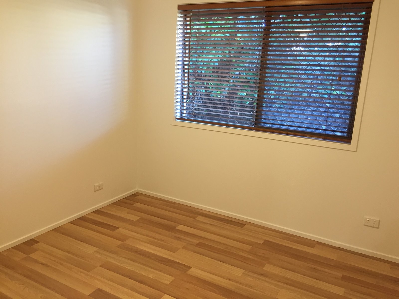 2/3 Falcon Court BURLEIGH WATERS 8
