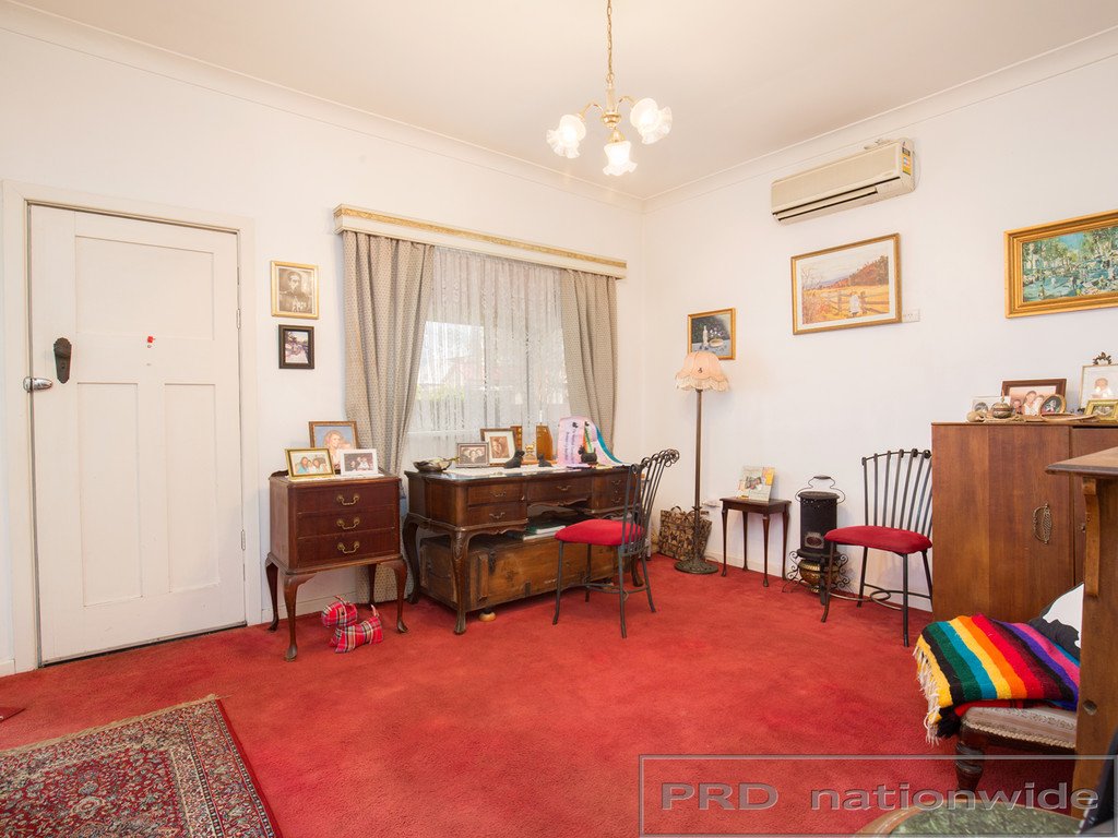 23 First St  WESTON 4