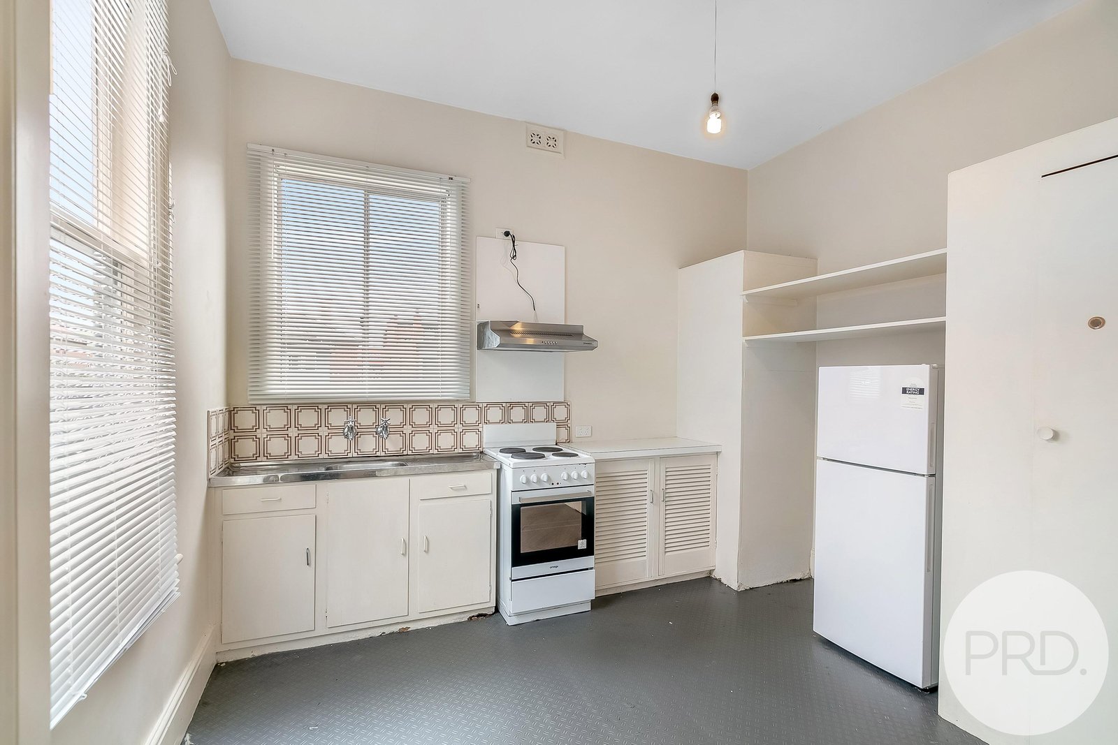 2/3 Flinders Lane SANDY BAY 2