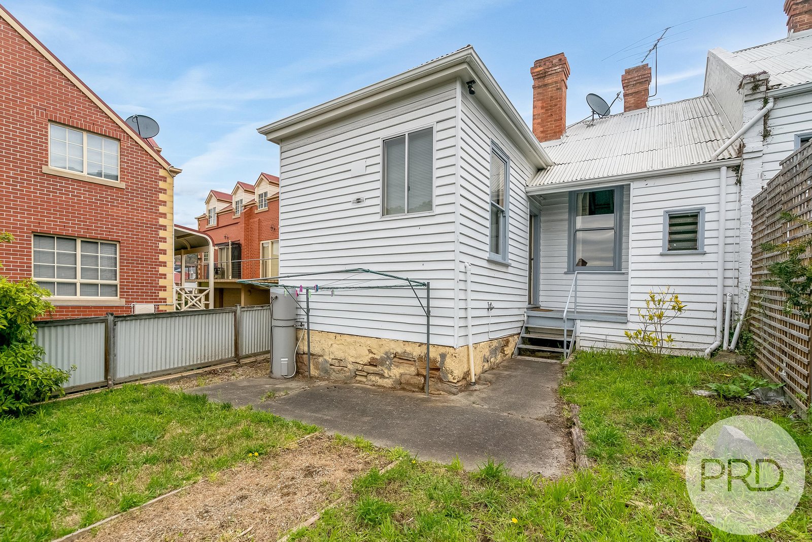 2/3 Flinders Lane SANDY BAY 10