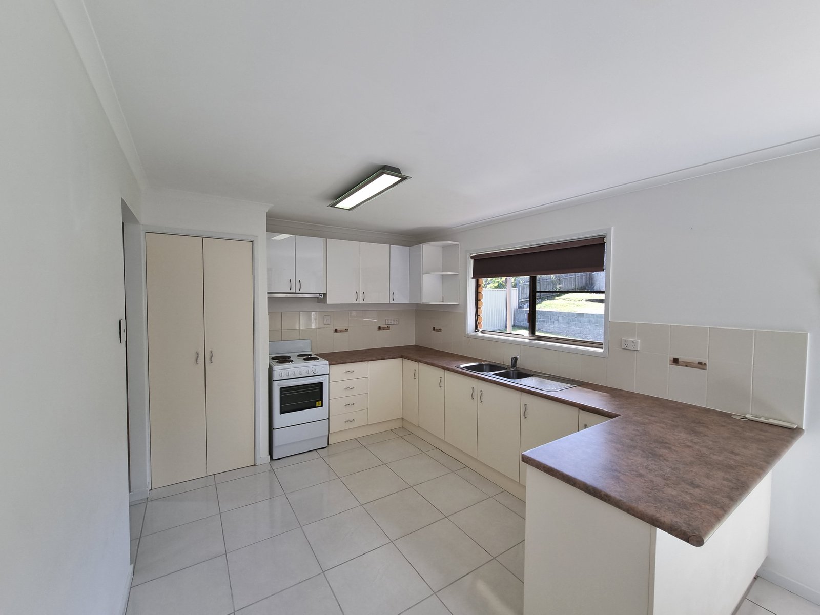 2/3 Fox Court TANNUM SANDS 2