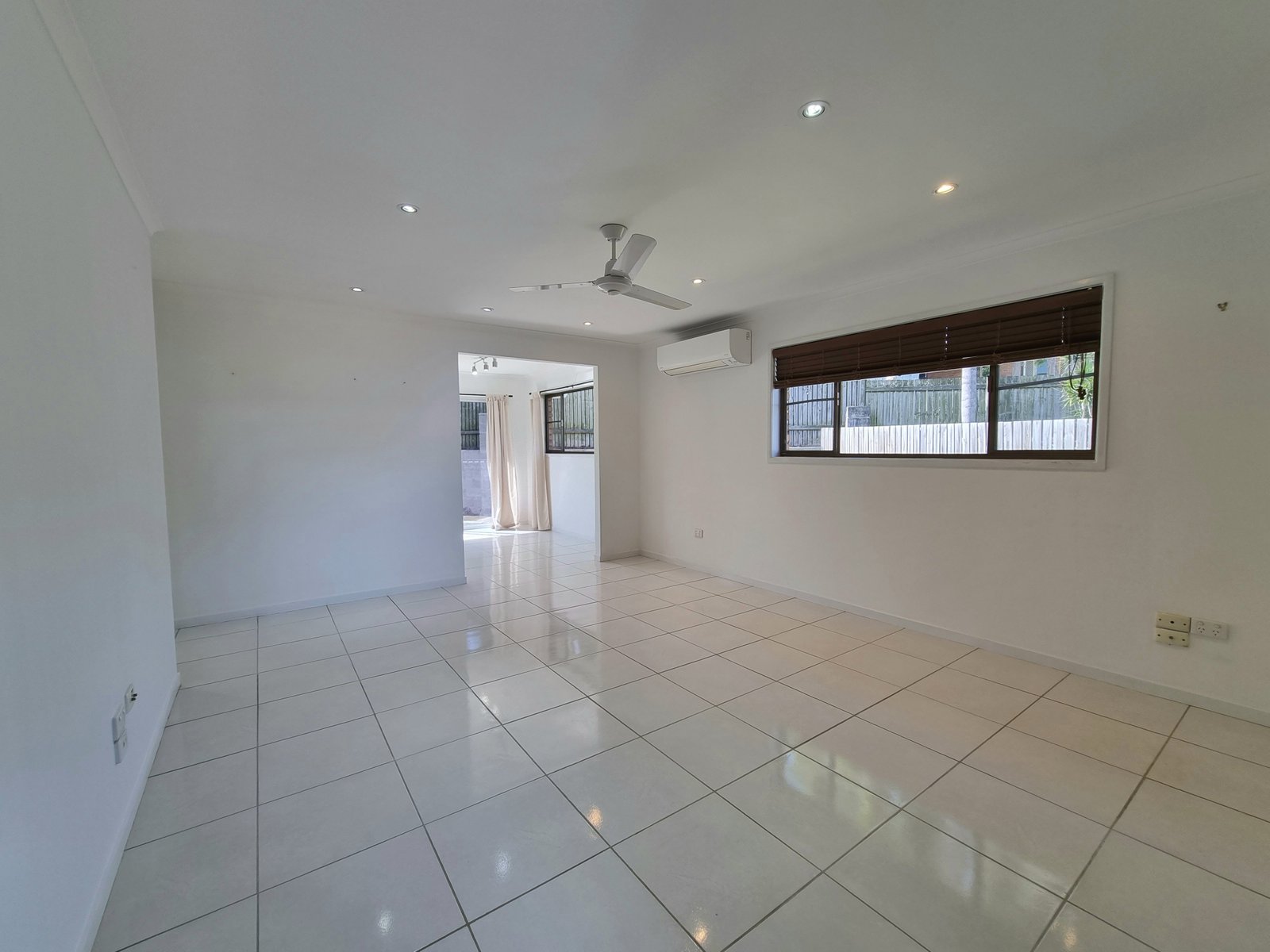 2/3 Fox Court TANNUM SANDS 3