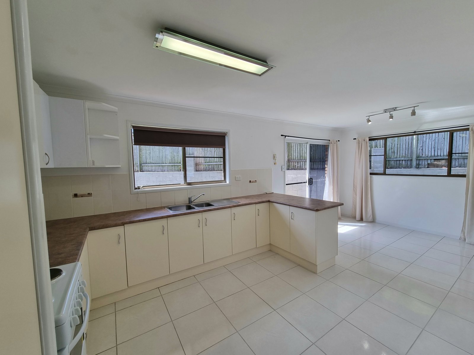 2/3 Fox Court TANNUM SANDS 7