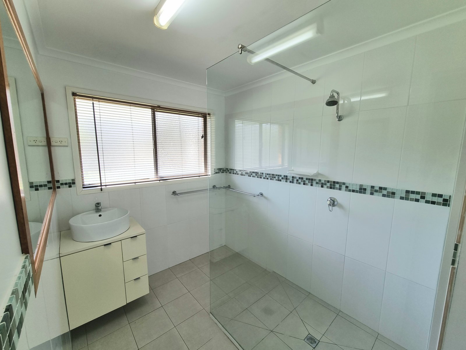 2/3 Fox Court TANNUM SANDS 10